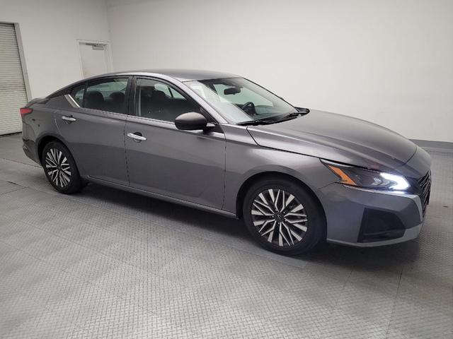 Photo of 2024 Gun Metallic Nissan Altima
