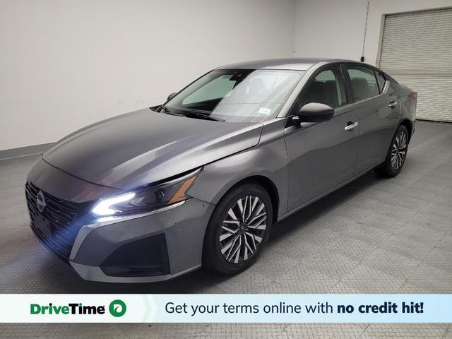 Photo of 2024 Gun Metallic Nissan Altima