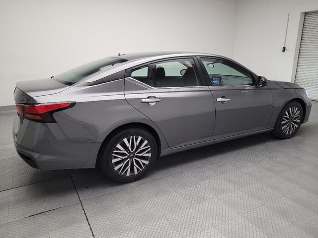 Photo of 2024 Gun Metallic Nissan Altima
