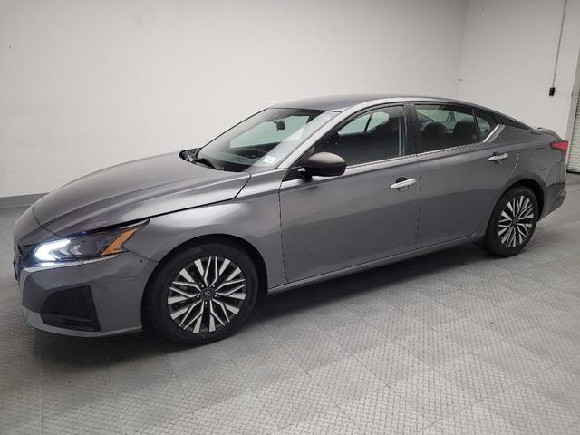 Photo of 2024 Gun Metallic Nissan Altima