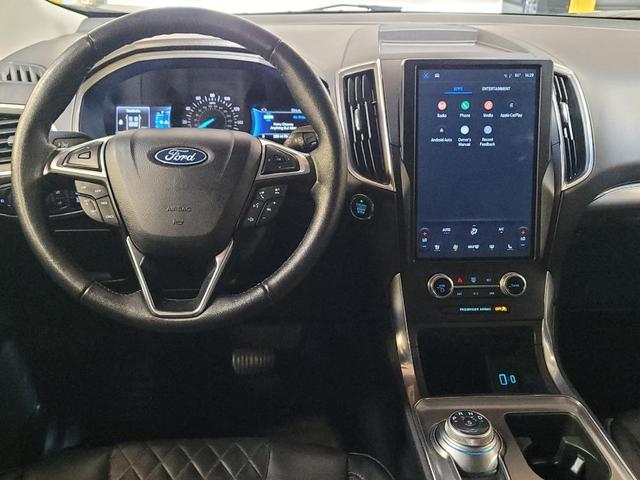 Photo of 2024 Agate Black Metallic Ford Edge