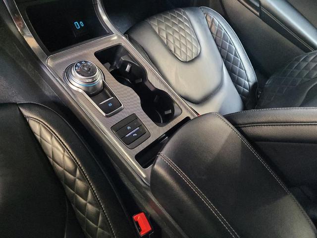 Photo of 2024 Agate Black Metallic Ford Edge