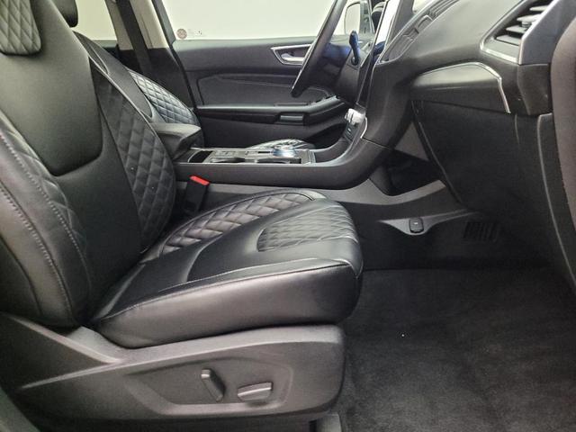 Photo of 2024 Agate Black Metallic Ford Edge