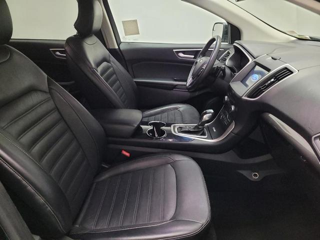 Photo of 2018 Shadow Black Ford Edge