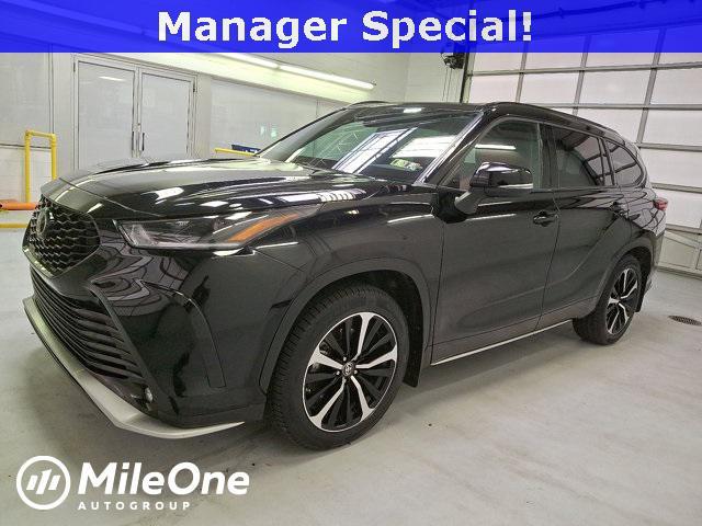 Photo of 2021 Midnight Black Metallic Toyota Highlander