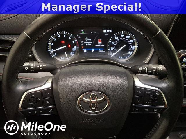Photo of 2021 Midnight Black Metallic Toyota Highlander