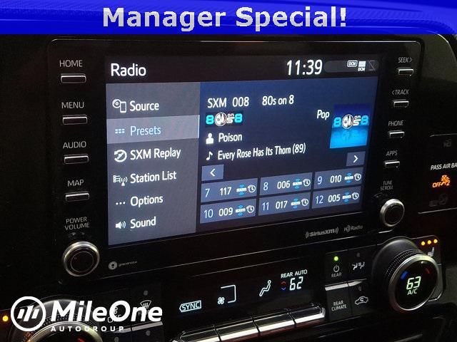 Photo of 2021 Midnight Black Metallic Toyota Highlander