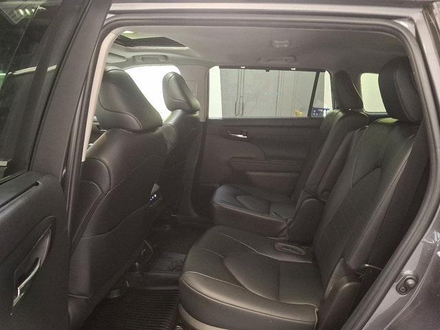 Photo of 2022 Magnetic Gray Metallic Toyota Highlander