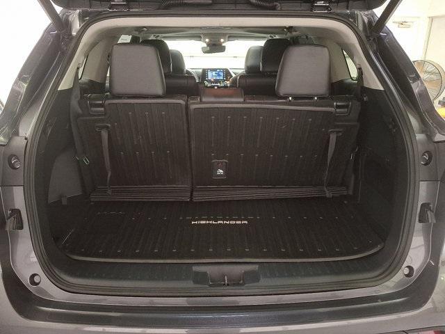 Photo of 2022 Magnetic Gray Metallic Toyota Highlander