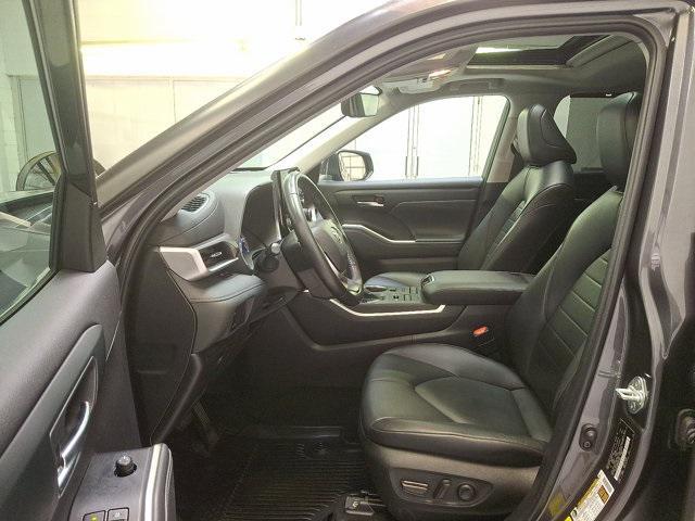 Photo of 2022 Magnetic Gray Metallic Toyota Highlander