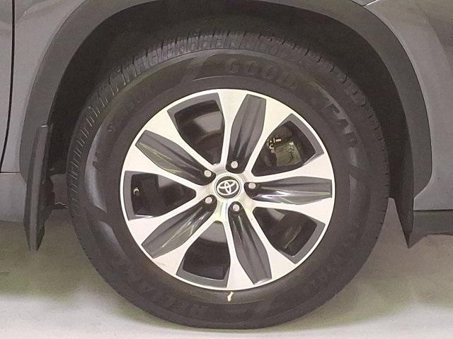 Photo of 2022 Magnetic Gray Metallic Toyota Highlander