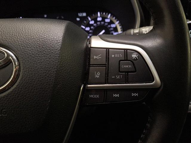 Photo of 2022 Magnetic Gray Metallic Toyota Highlander