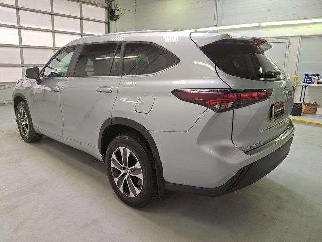 Photo of 2024 Celestial Silver Metallic Toyota Highlander