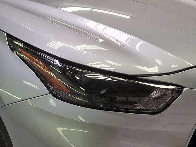 Photo of 2024 Celestial Silver Metallic Toyota Highlander