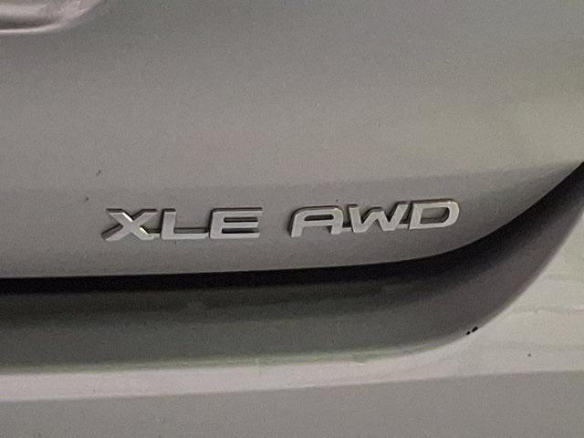 Photo of 2024 Celestial Silver Metallic Toyota Highlander