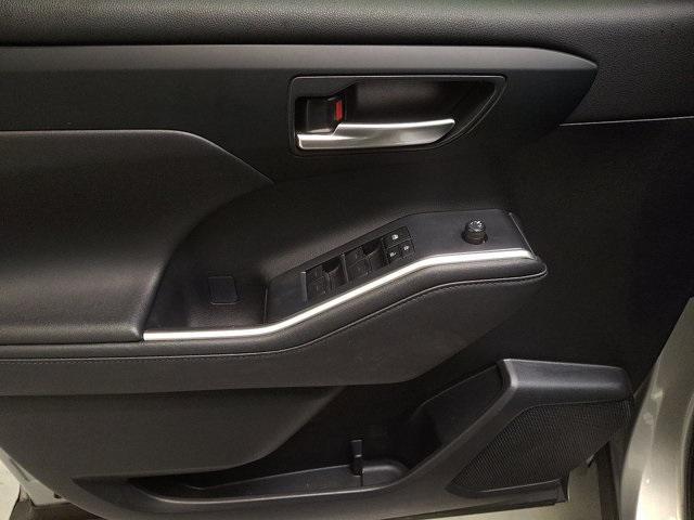 Photo of 2024 Celestial Silver Metallic Toyota Highlander
