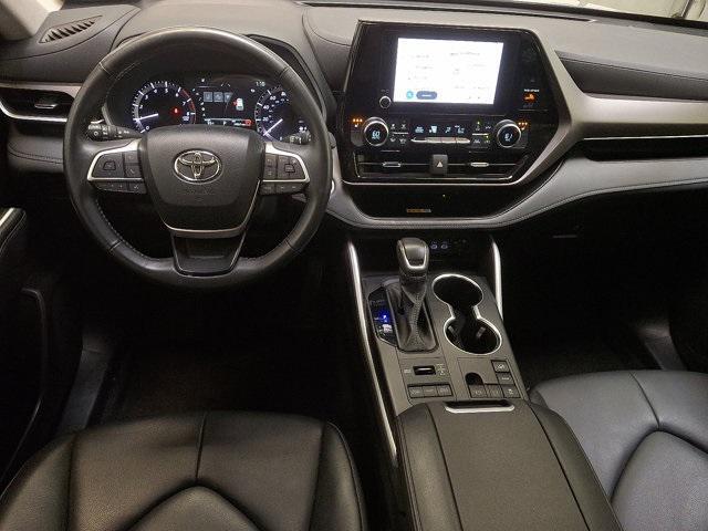 Photo of 2024 Celestial Silver Metallic Toyota Highlander