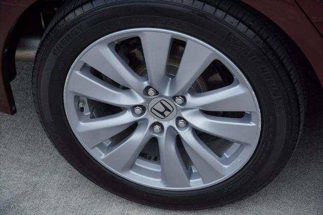 Photo of 2011 MAROON Honda Accord