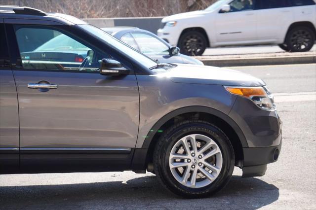 Photo of 2013 Gray Ford Explorer