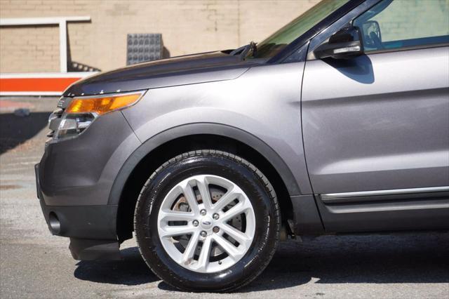 Photo of 2013 Gray Ford Explorer