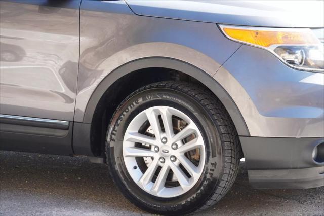 Photo of 2013 Gray Ford Explorer
