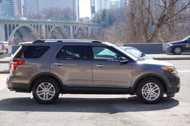 Photo of 2013 Gray Ford Explorer
