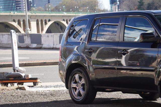 Photo of 2014 Black Honda Pilot