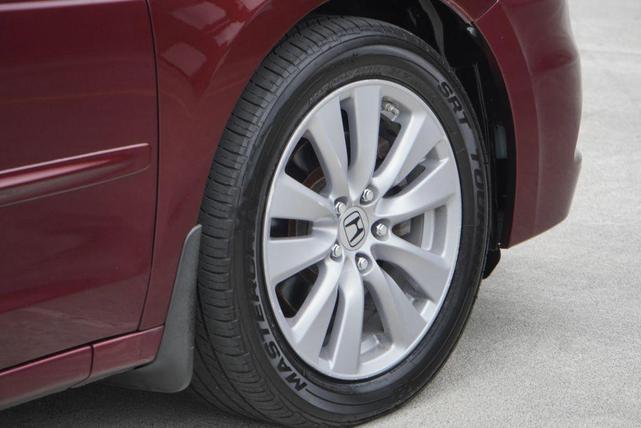 Photo of 2011 Burgundy Honda Accord