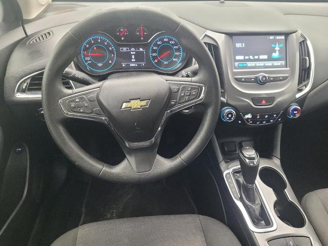 Photo of 2018 Summit White Chevrolet Cruze
