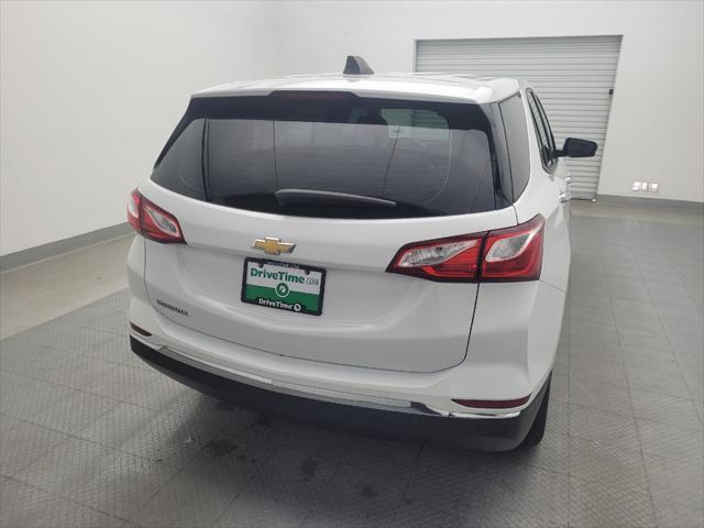 Photo of 2018 Summit White Chevrolet Equinox