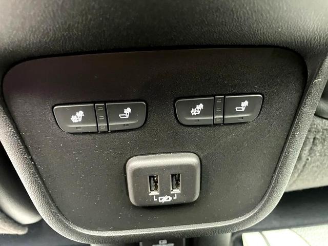 Photo of 2022 Mosaic Black Metallic Chevrolet Equinox