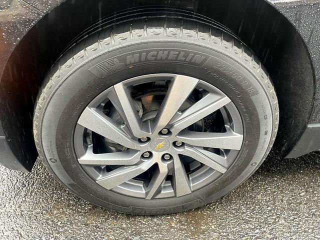 Photo of 2022 Mosaic Black Metallic Chevrolet Equinox