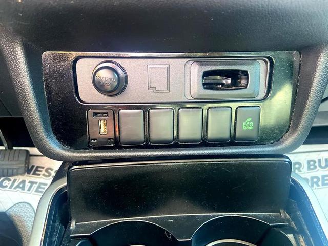 Photo of 2020 Pearl White Mitsubishi Outlander