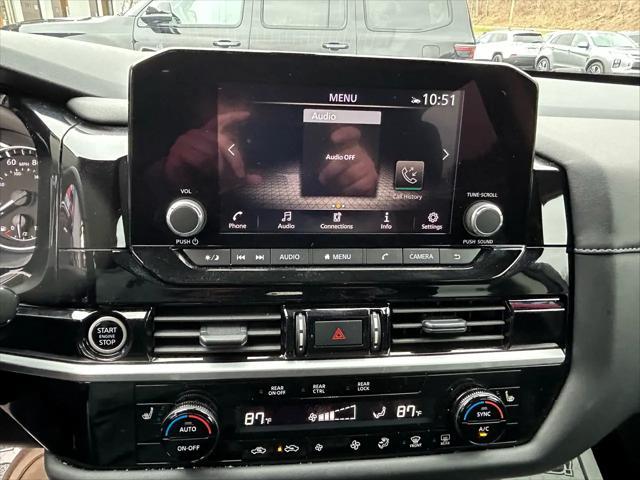 Photo of 2024 Super Black Nissan Pathfinder