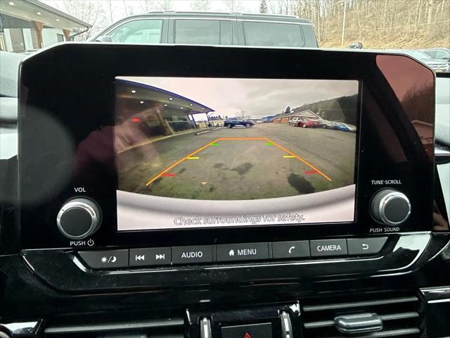 Photo of 2024 Super Black Nissan Pathfinder
