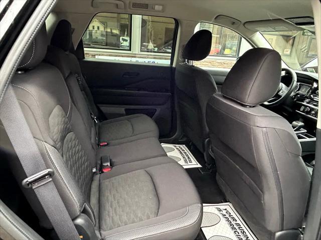 Photo of 2024 Super Black Nissan Pathfinder