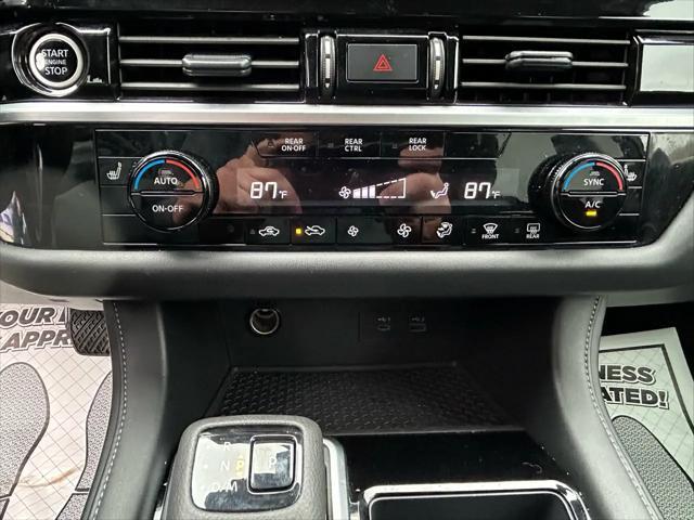 Photo of 2024 Super Black Nissan Pathfinder