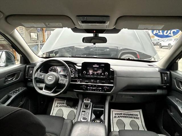Photo of 2024 Super Black Nissan Pathfinder
