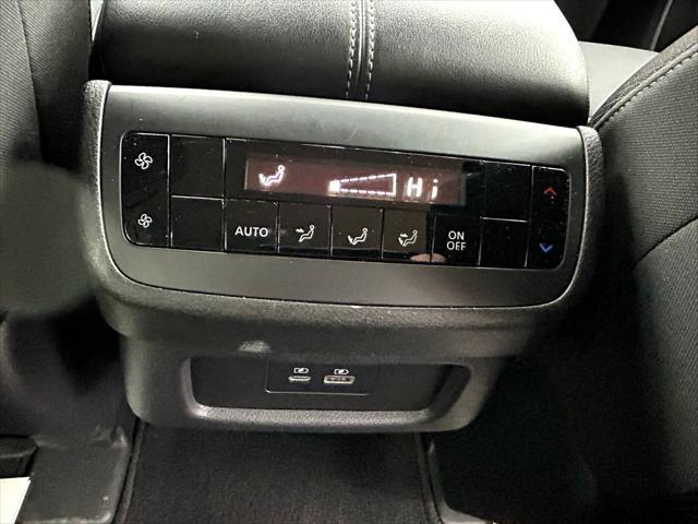 Photo of 2024 Super Black Nissan Pathfinder