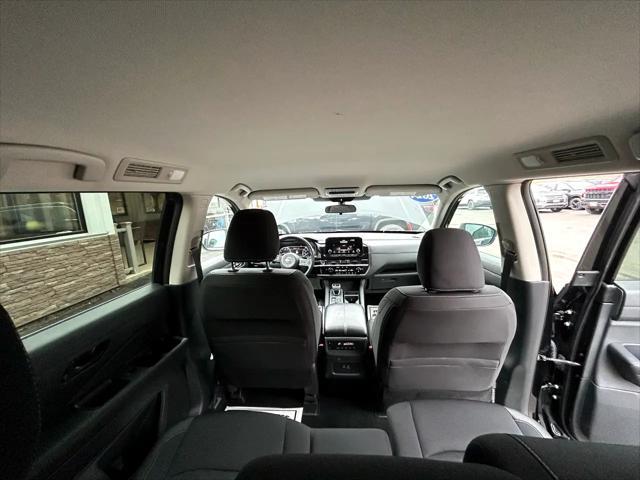 Photo of 2024 Super Black Nissan Pathfinder