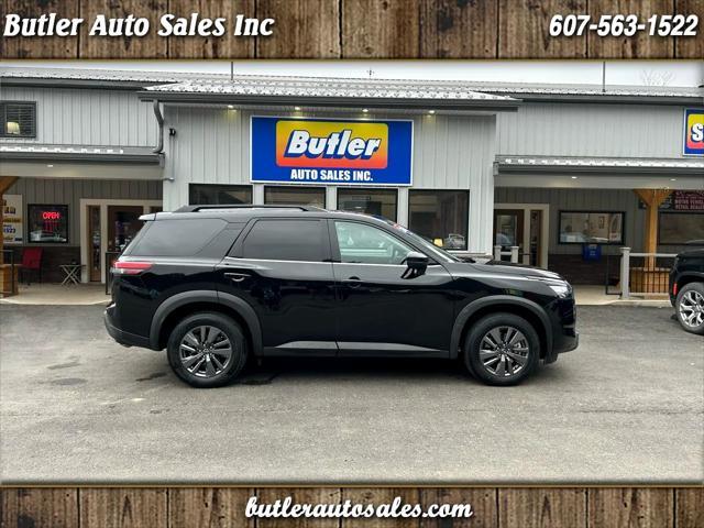 Photo of 2024 Super Black Nissan Pathfinder