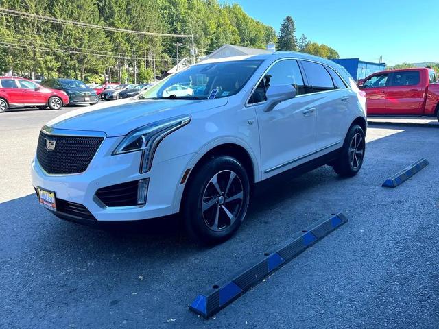 Photo of 2017 Crystal White Tricoat Cadillac XT5