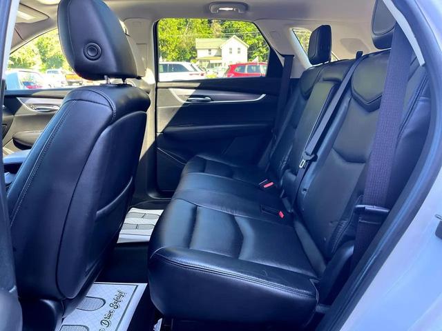Photo of 2017 Crystal White Tricoat Cadillac XT5