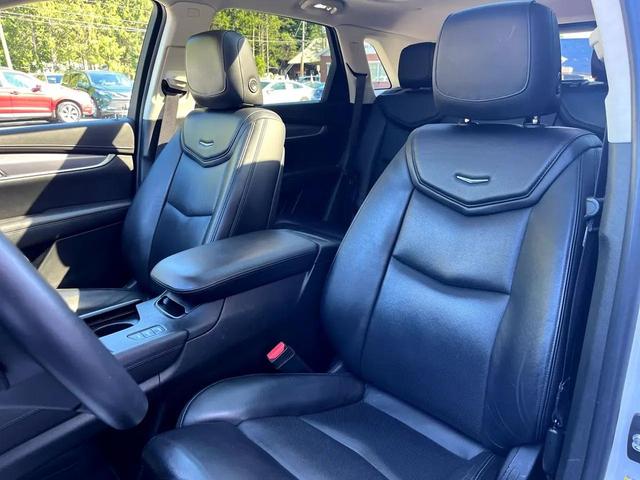 Photo of 2017 Crystal White Tricoat Cadillac XT5