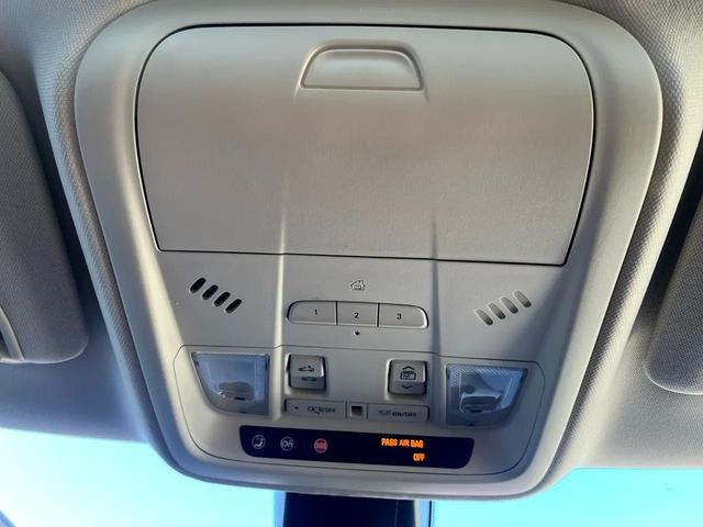 Photo of 2017 Crystal White Tricoat Cadillac XT5