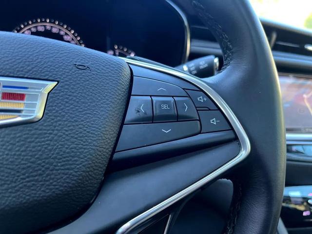 Photo of 2017 Crystal White Tricoat Cadillac XT5