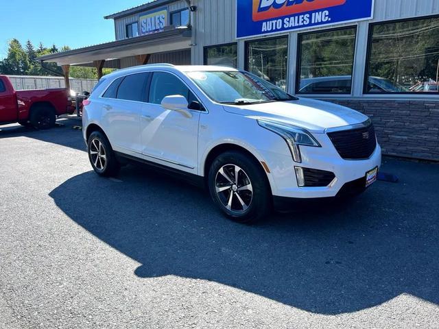 Photo of 2017 Crystal White Tricoat Cadillac XT5
