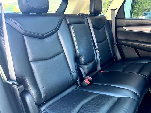 Photo of 2017 Crystal White Tricoat Cadillac XT5