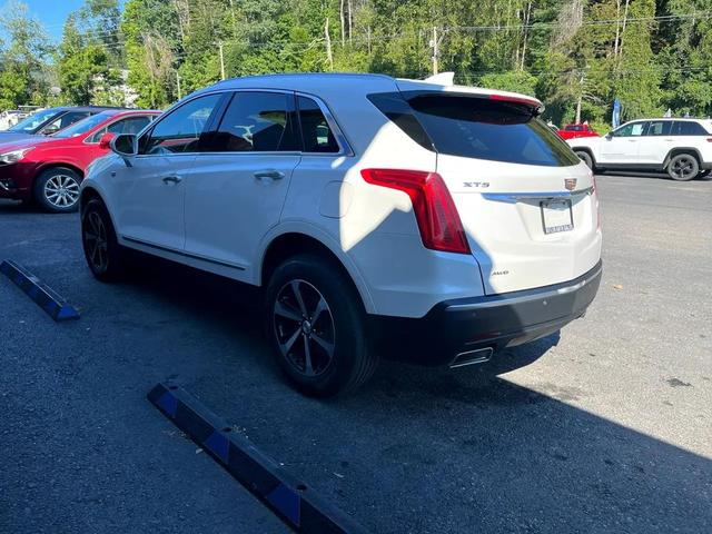 Photo of 2017 Crystal White Tricoat Cadillac XT5