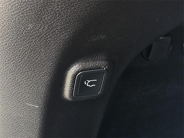 Photo of 2021 Diamond Black Crystal Pearlcoat Jeep Cherokee
